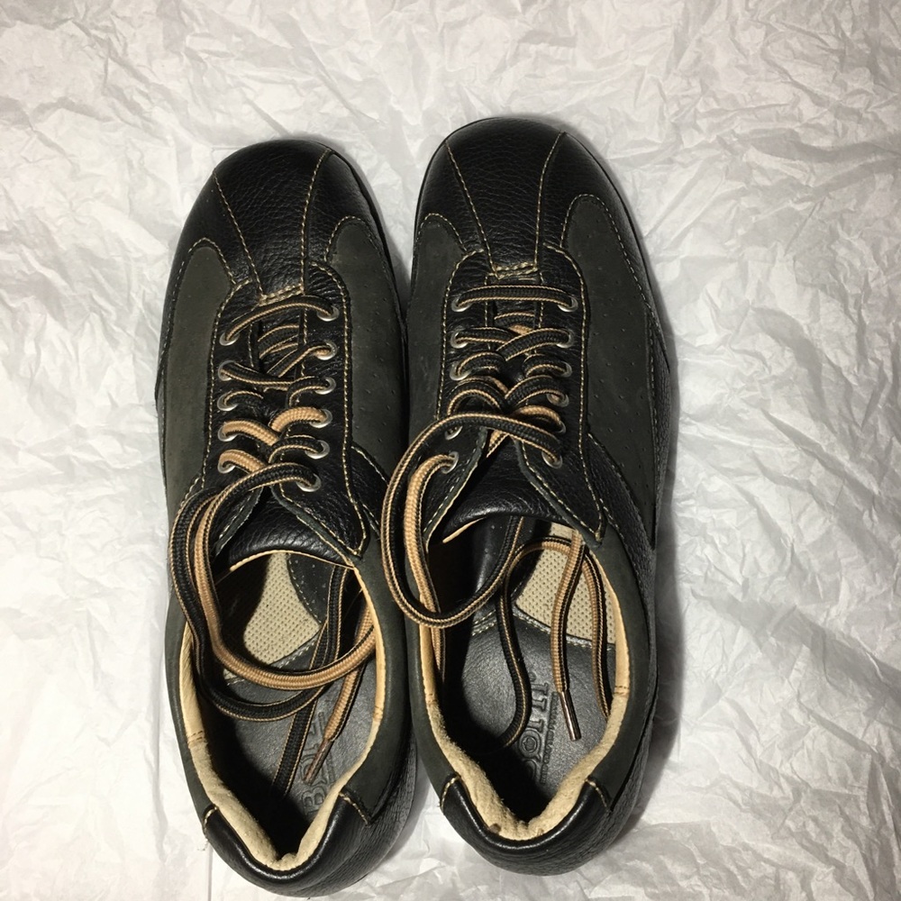 BORN. OXFORDS. SZ 9 1/2 women